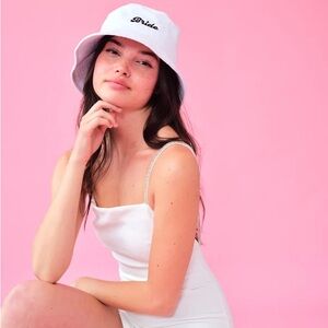 Bride bucket hat bridal hat white